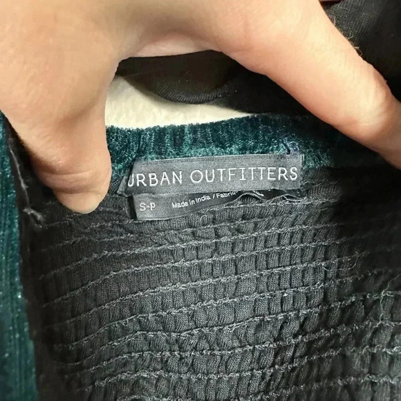 Urban Outfitters Velvet Top Pearl Embellished Crop Emerald Green Women's Small - Picture 6 of 6